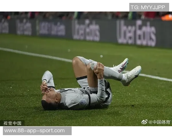 姆巴佩左膝受伤恐缺席西超杯皇马官方确认伤情严重